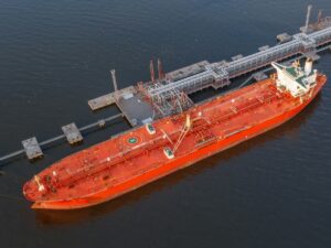 Supertanker Rates Hit $800,000 a Day as Gulf Tensions Escalate